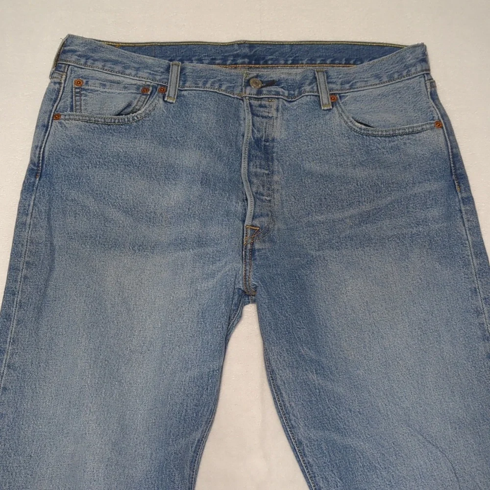Levi's 501‎ Classic Straight Leg Light Blue Distressed Mens Jeans Size 36